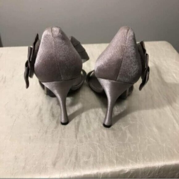 Satin Silver Rhinestone Heels Sz 9 - Picture 2 of 6